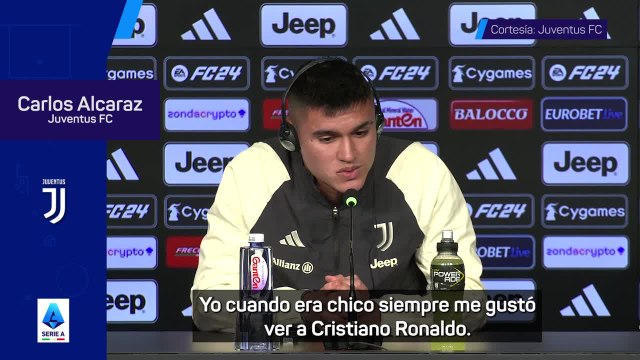 Carlos Alcaraz, presentado con la Juventus: Muy agradecido con la comparación con Arturo Vidal