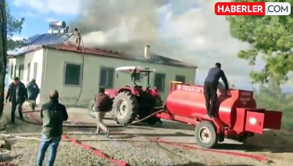 Muğla'da tek katlı binanın çatısı alevlere teslim oldu