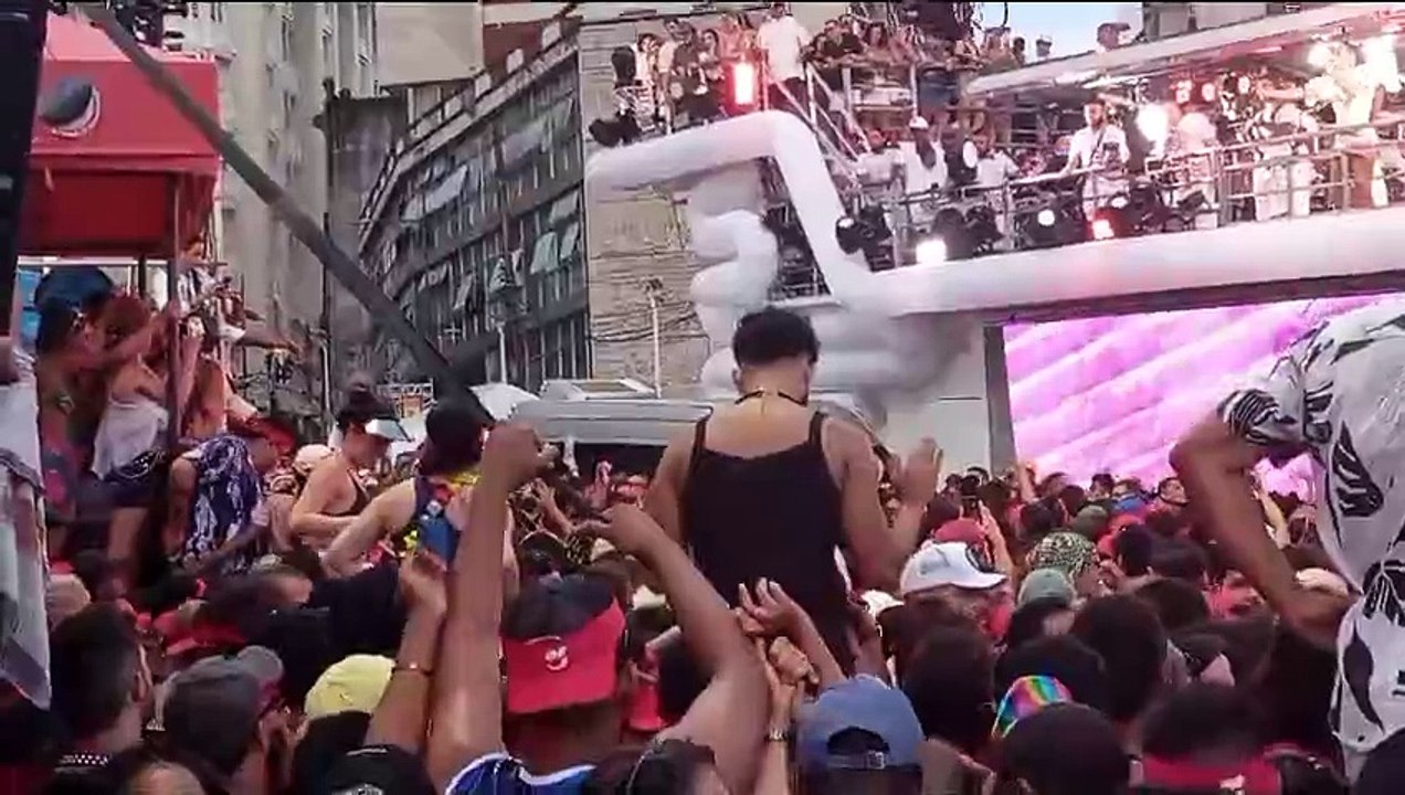 Carnaval 2024: Ivete organiza confusão durante...