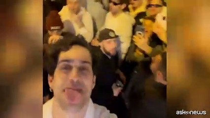 Il pigiama party di Mahmood con i suoi fan a Sanremo