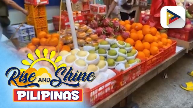 Mga bilog na prutas at tikoy mabenta na