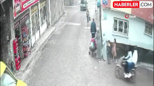 15 ayrı kapkaç olayının 3 şüphelisi yakalandı: Kapkaç anları kamerada