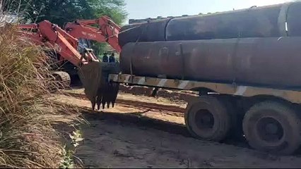 बोरवेल में फंसी महिला 60 घंटे बाद  भी नहीं निकाली जा सकी