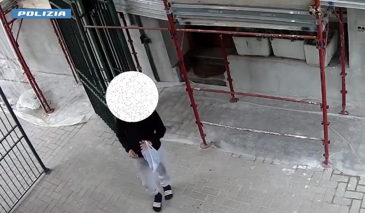 Milano - Rapina una farmacia mentre è ai domiciliari: arrestato dalla Polizia (09.02.24)