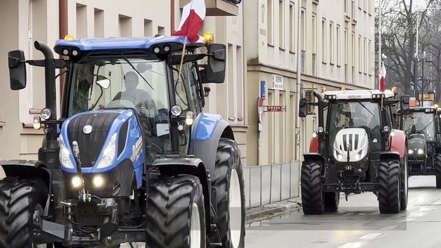 Przejazd protestujących rolników przez Rzeszów