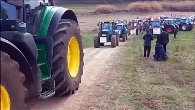 La maxi protesta dei trattori a Roma: altri manifestanti affluiscono nella Capitale