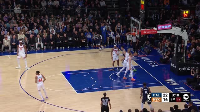 Luka Magic! Doncic's round the back assist
