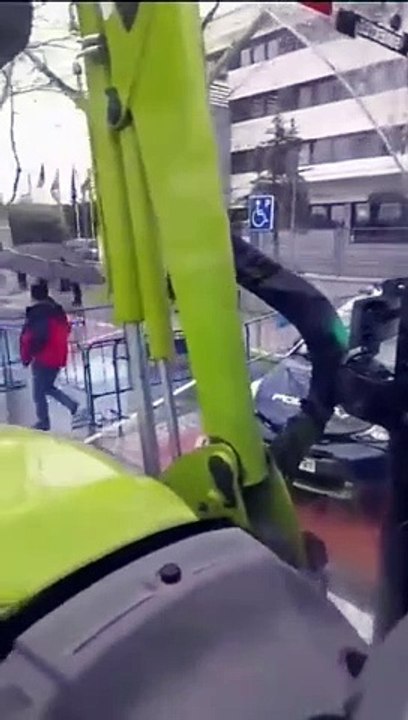 La tractorada nacional es imparable: los agricultores de Ciudad Real se plantan a la policía