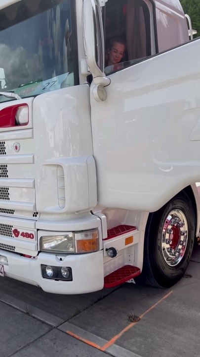 Scania v8 480 OPEN PIPE SOUNDS