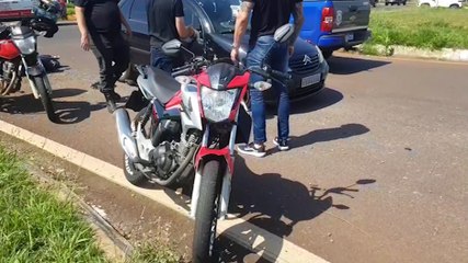 Carro atravessa Trevo da Portal e atinge motociclista na BR-277