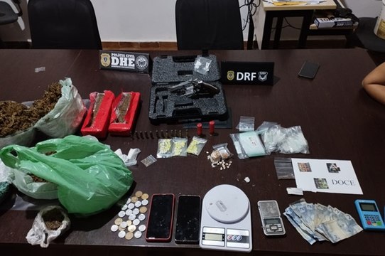Com 3 mandados de prisão em aberto, suspeito de liderar tráfico em comunidade é preso em Patos