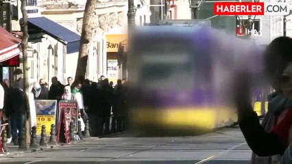 Sultanahmet'te tramvayın yayaya çarptığı anlar güvenlik kamerasına yansıdı