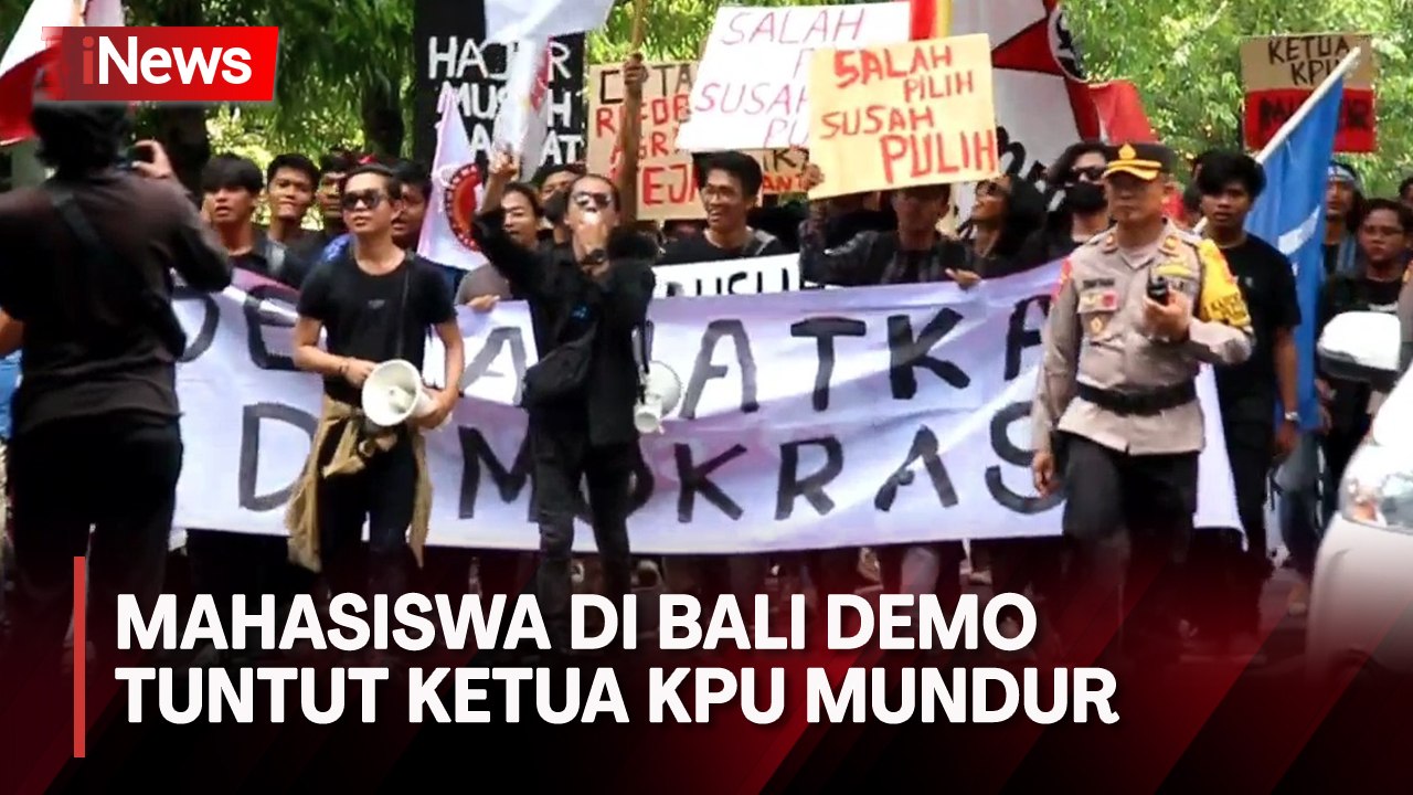 Mahasiswa di Bali Tuntut Ketua KPU Hasyim Asy'ari Mundur Usai Diputus Melanggar Etik