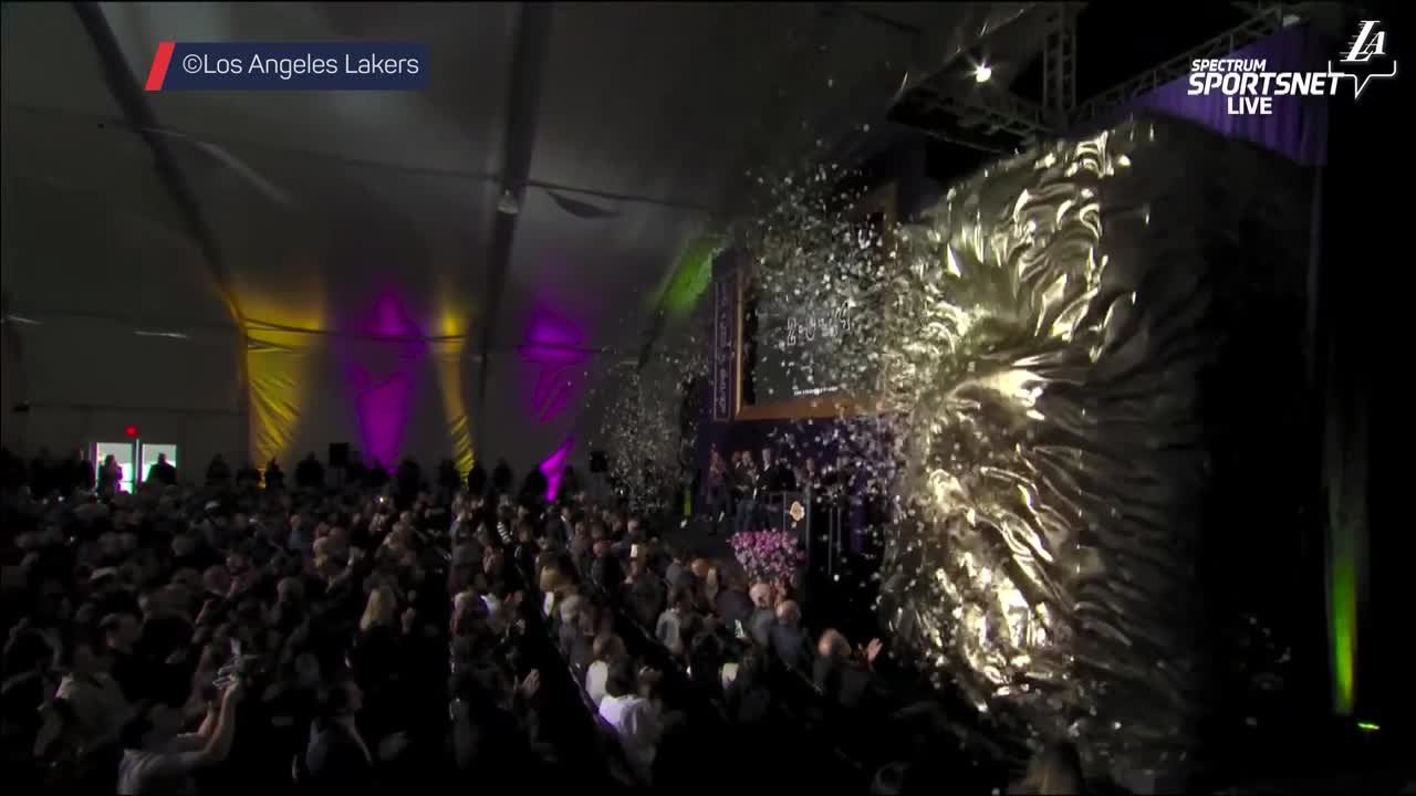 Kobe ya tiene su estatua en el templo Laker