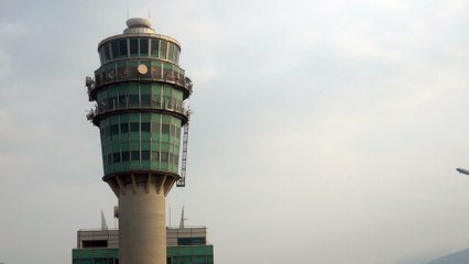 Contrôleur aérien : découvrez combien ils gagnent en moyenne ✈️