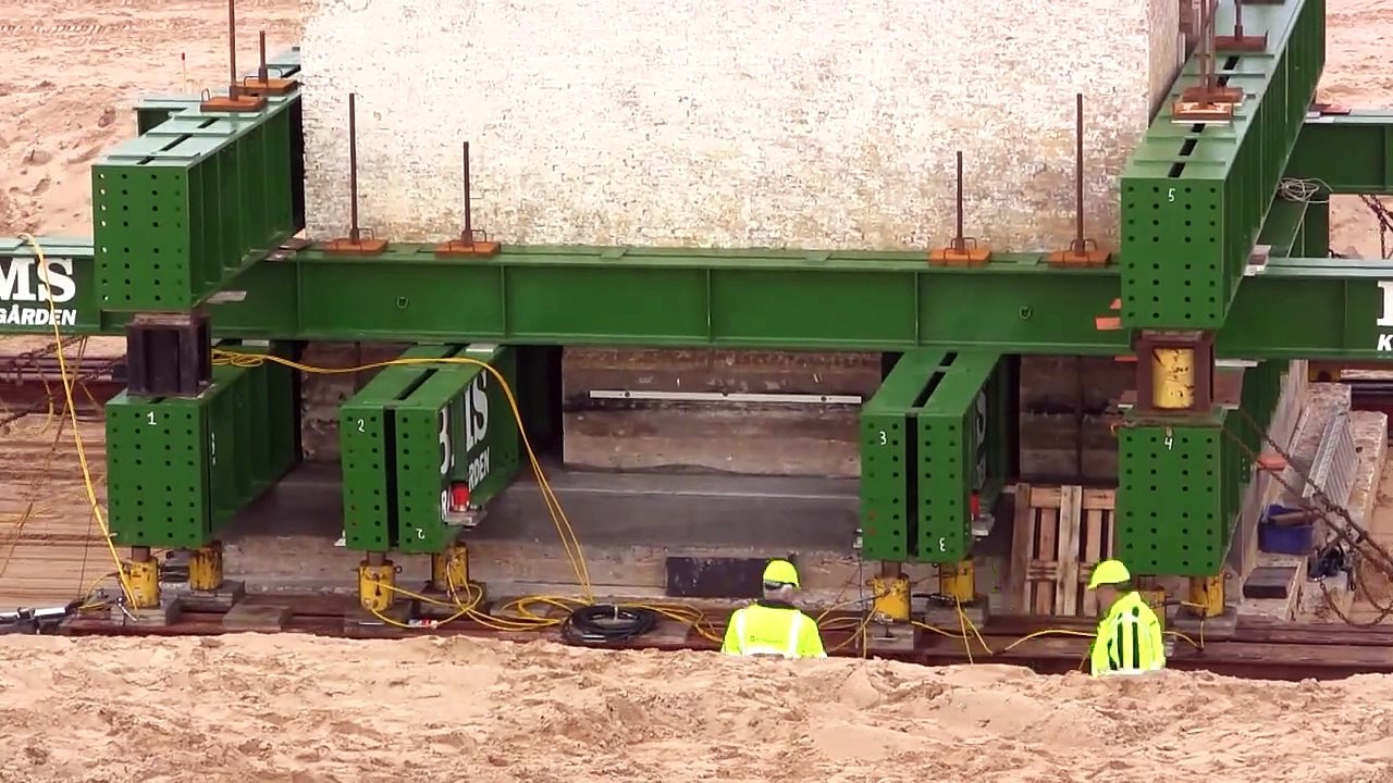 Se Rubjerg Knude Fyr blive flyttet på tre minutter |2019| DR