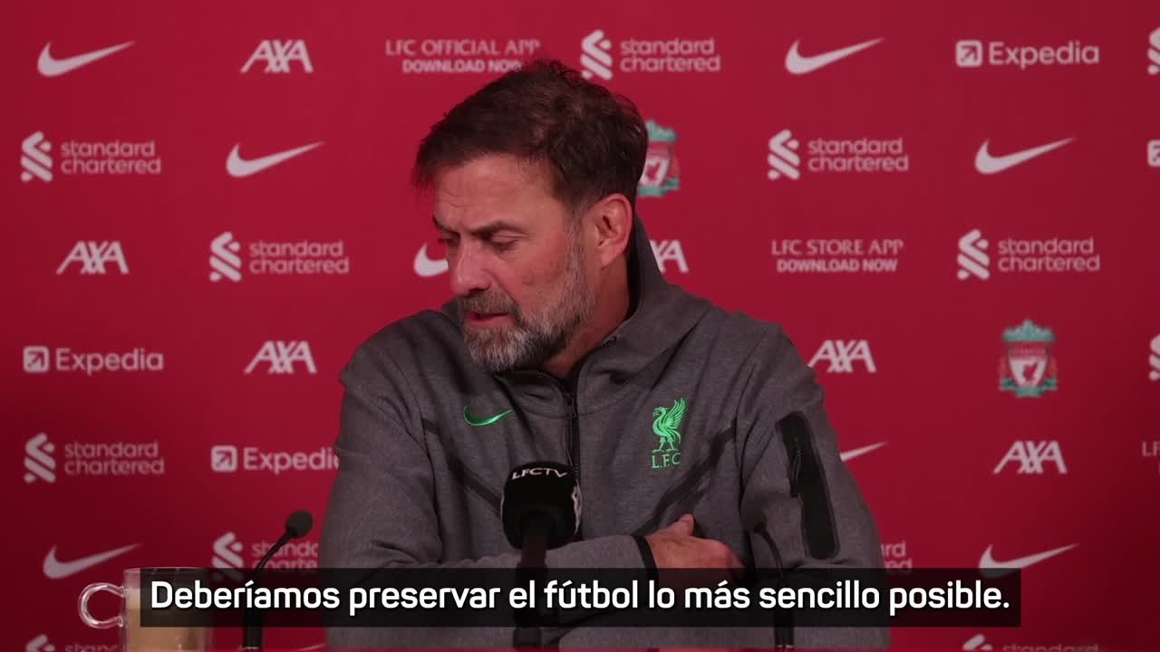 El palo de Klopp cuando le preguntan sobre las tarjetas azules