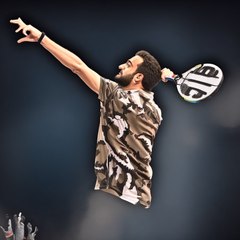 Cyril Hanouna rayonne de bonheur suite à sa victoire inattendue au padel !