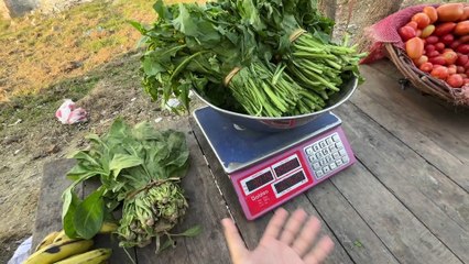 Mama ki Famous Saag Recipe -Cooking karty huwe ungli cutt gaye