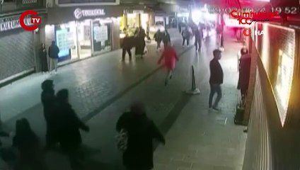 Mankenin üzerindeki montu kaşla göz arasında çaldı