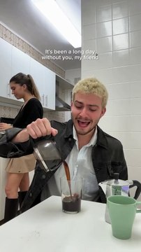 Suara nya sangat merdu sekali