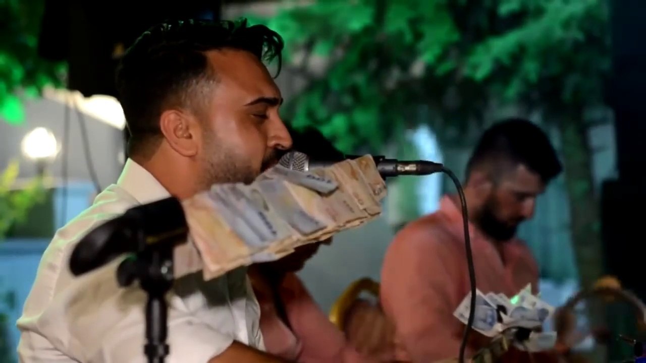 Tahir Uçar En Sevilen Türküsü  - Hiç Farkın Yok...