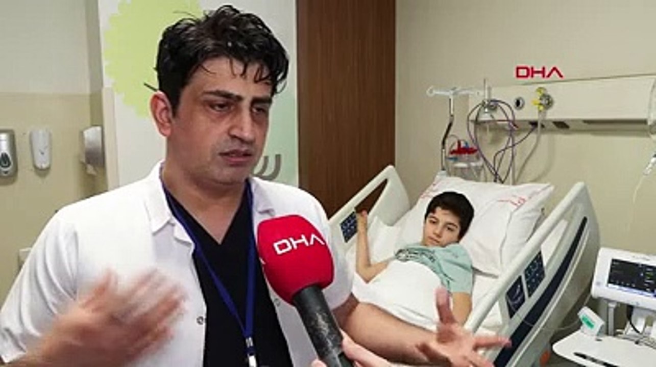 Otizmli çocuklarını kusma şikayetiyle hastaneye götürdüler, bağırsağından 13 tane...