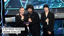 Sanremo 2024, molti artisti con le matite in mano sul palco. Ecco perché