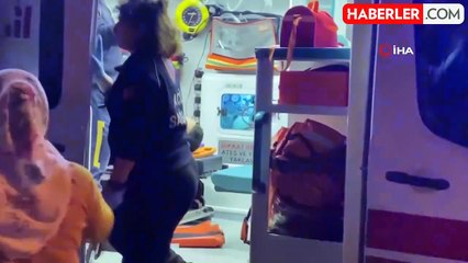 Kağıthane'de kontrolden çıkan otomobil, park halindeki araçlara çarptı: 2 yaralı