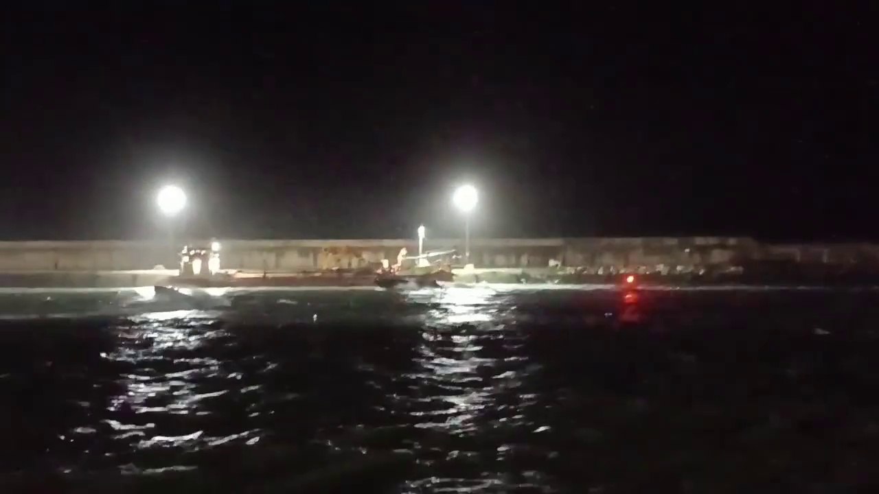 Mueren dos guardias civiles tras ser embestidos con narcolanchas en la costa de Cádiz