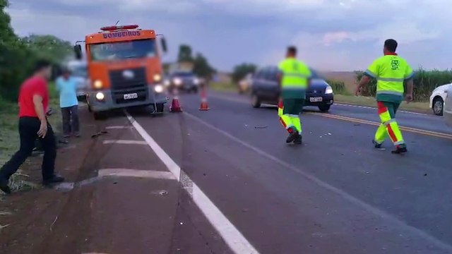 Acidente entre dois carros deixa vítimas feridas na BR-369