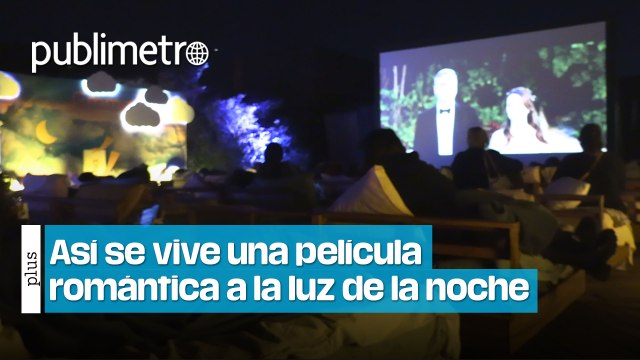 Así se vive una película romántica a la luz de la noche