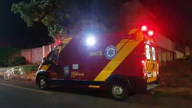 Homem de 57 anos cai de bicicleta, fere a cabeça e é socorrido pelo Siate no Bairro Canadá