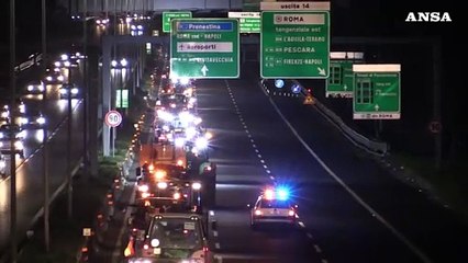 500 trattori sfilano sul Grande raccordo anulare di Roma