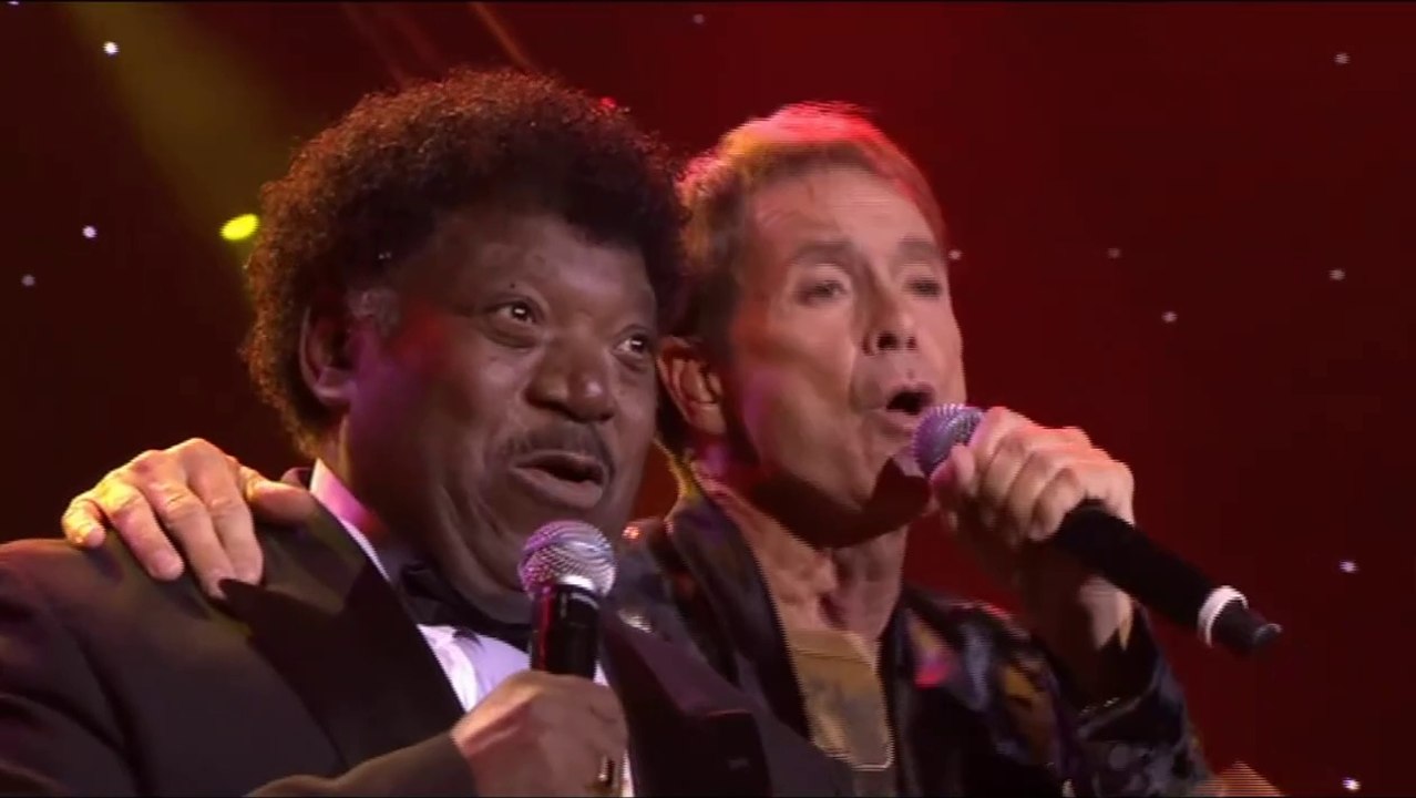 I'M YOUR PUPPET by Cliff Richard & Percy Sledge - live performance 2011 - HD + lyrics