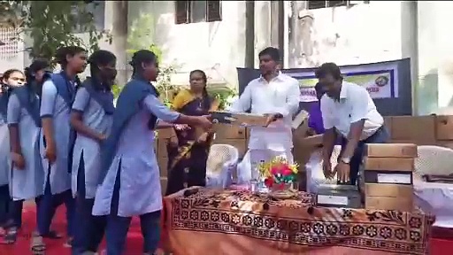 மடிக்கணினி வழங்கும் விழாவில் உணர்ச்சி பெருக்கில் கண்ணீர் விட்டு அழுத எம்எல்ஏ