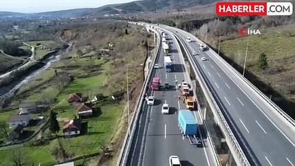 Tırın dorsesi koptu, otoyolda trafik durdu