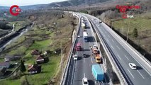 Tırdan ayrılan dorse Anadolu Otoyolu'nun Düzce kesiminde ulaşımı aksattı