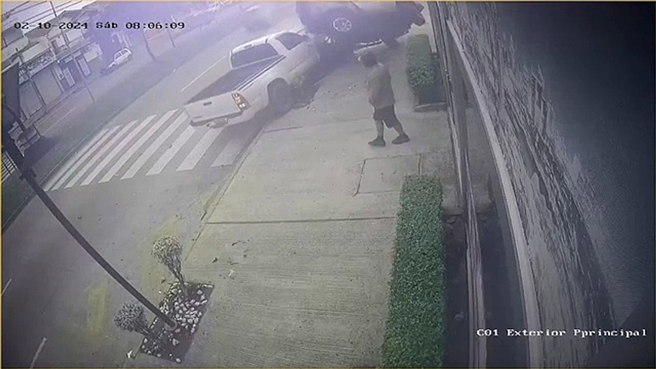 Dos aparatosos accidentes de tránsito marcan el inicio del Carnaval en Santa Cruz