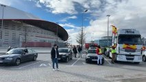 Aledaños del Metropolitano en los momentos previos a la votación sobre el futuro de las protestas de los agricultores