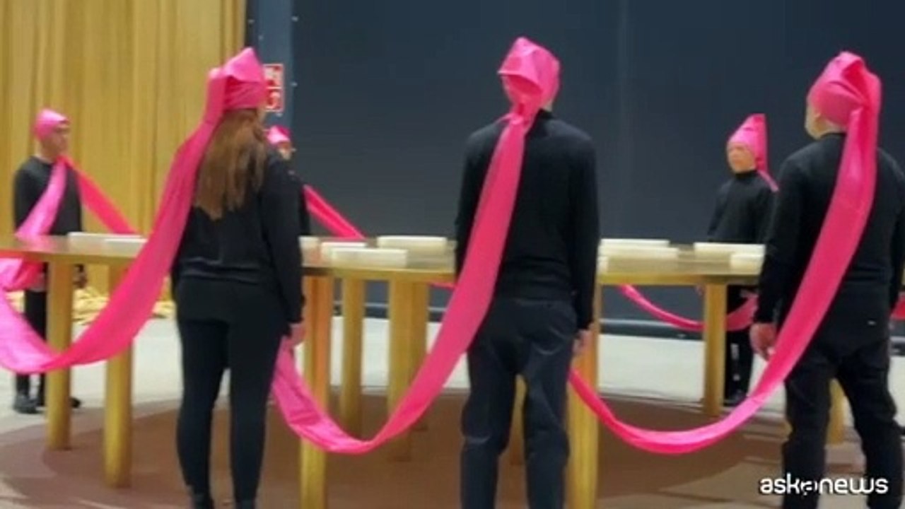 Pirelli HangarBicocca, sei storiche performace di James Lee Byars