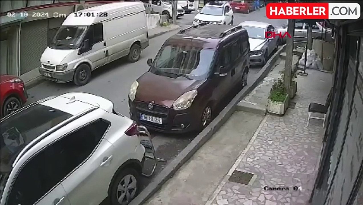 AK Parti'nin Küçükçekmece'deki seçim çalışmasına silahlı saldırının görüntüleri ortaya çıktı
