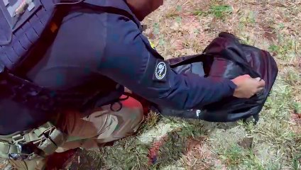 PRF prende duas mulheres que carregavam fuzil em carro com bebê de seis meses