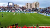 Cagliari - Lazio, squadra sotto il settore ospiti al triplice fischio