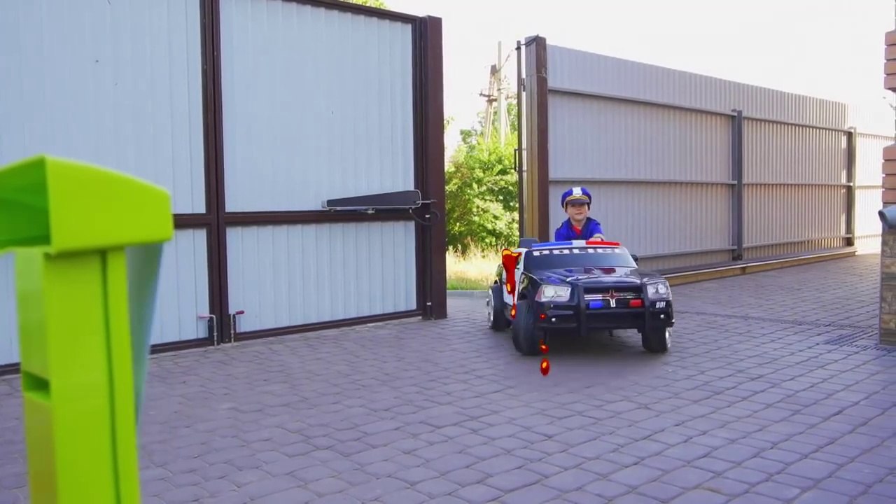 Артур и Мелисса играют в Автомойку