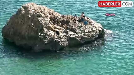 Antalya'da Kar ve Soğuk Hava Etkili Olurken Konyaaltı Sahili Yoğunluğu