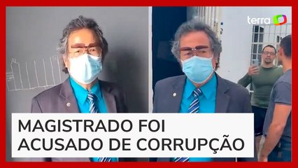 Juiz dá voz de prisão a delegado durante inspeção em delegacia no Amazonas