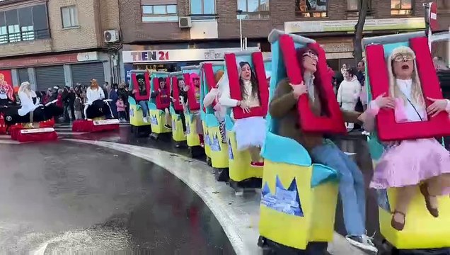 El Carnaval desata las risas con sus innovadoras comparsas