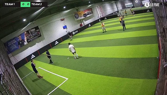 Carrieres-sous-Poissy 10/02 à 16:12 - Football Terrain 2 (LeFive Carrières-sous-Poissy)