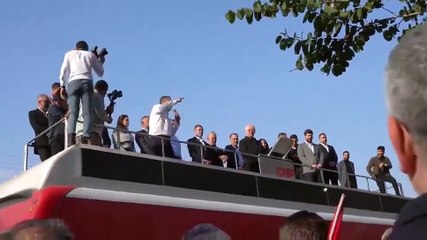 Ali Mahir Başarır protesto edilince kendinden geçti: Atın bu trolleri dışarı